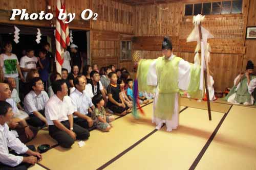 美和八幡神社宵宮祭　神楽舞　御幣舞