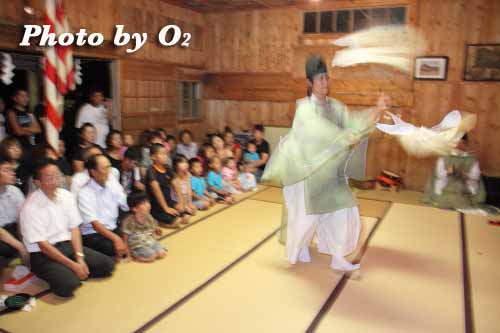 美和八幡神社宵宮祭　神楽舞　番楽