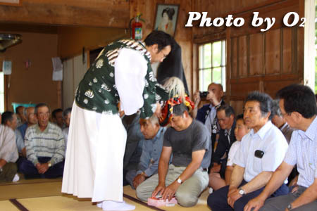 美和八幡神社　神楽舞　獅子舞